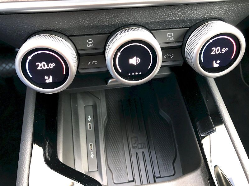 Škoda Superb (2025) COMBI L K TD 142/2.0 A7A - fotka 28 z 29