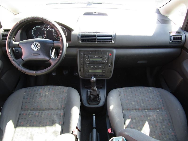 Volkswagen Sharan 1.9TDi aut. klima, 7 míst - fotka 7 z 43