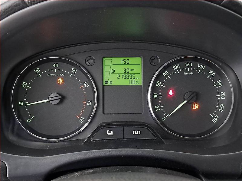 Škoda Fabia (2011) 1.2 12V, po STK, dobrý stav - fotka 11 z 12