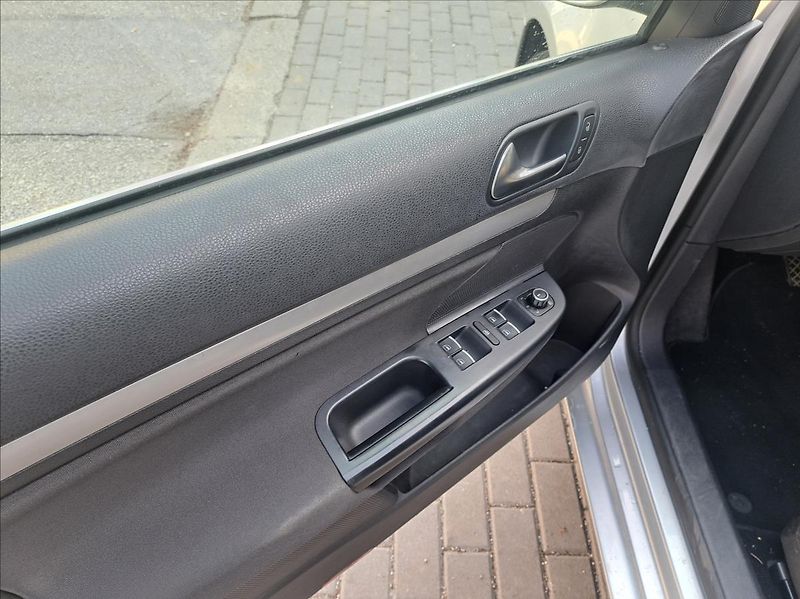Volkswagen Golf 1,6 TDI Variant - fotka 34 z 43