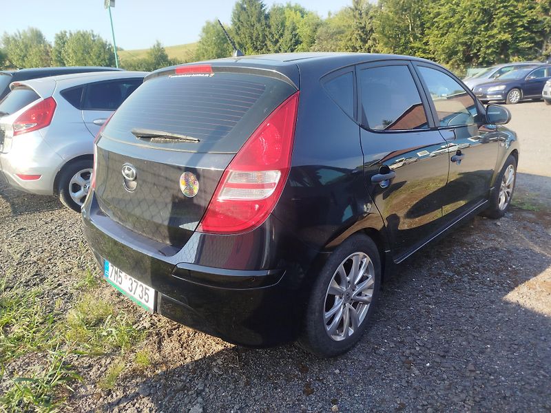 Hyundai i30 (2010) 1.4 16v - fotka 3 z 11