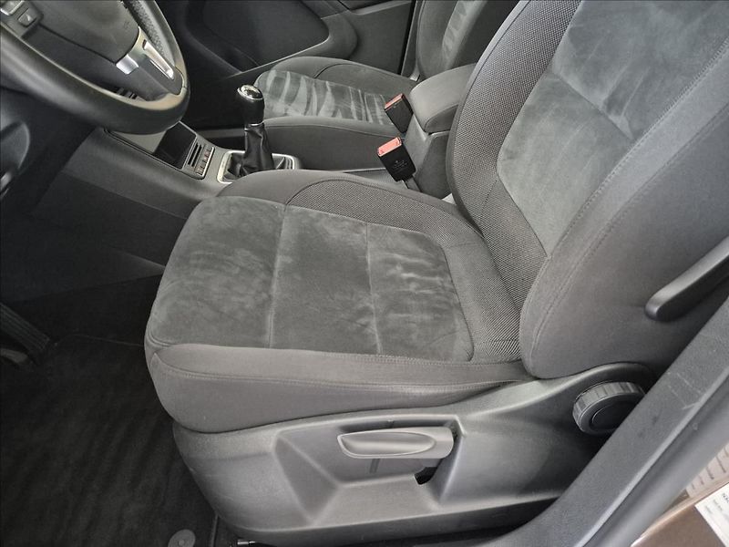 Volkswagen Tiguan TDI 4 MOTION R-Line - fotka 12 z 31