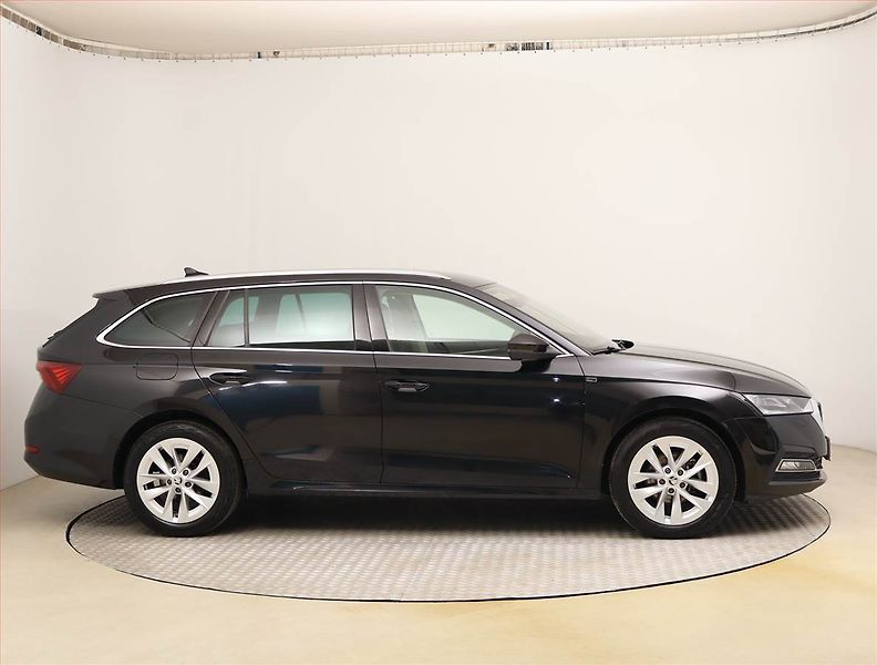 Škoda Octavia (2023) 2.0 TDI - fotka 6 z 25