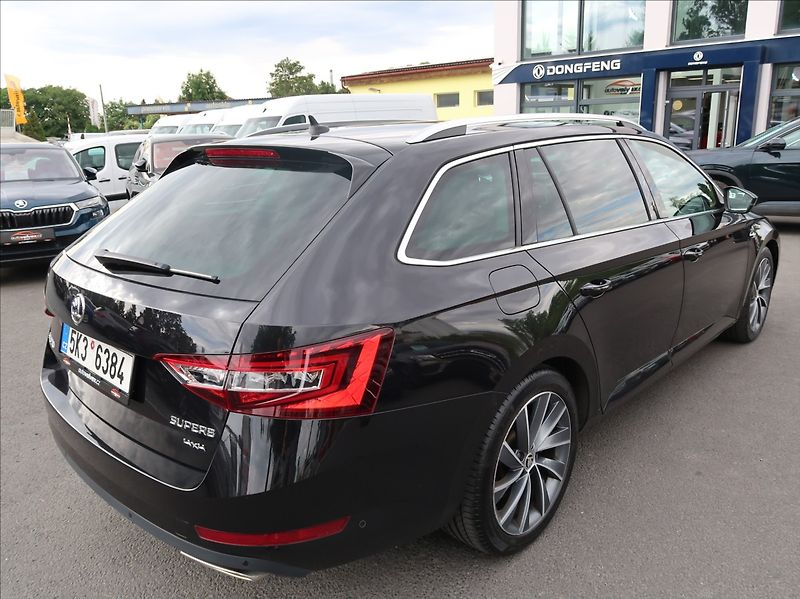 Škoda Superb 2,0 TSi,200kW,NovéČR,L&K,4x4 - fotka 3 z 32