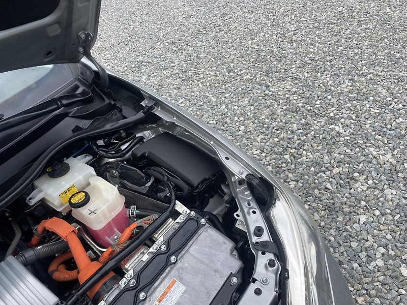 Toyota Auris 1.8i 16v HYBRID AUT SERVIS TOP - fotka 77 z 172
