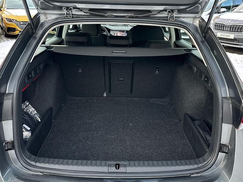 Škoda Octavia Combi 2,0 TDI 85kW Style M6F - fotka 15 z 22