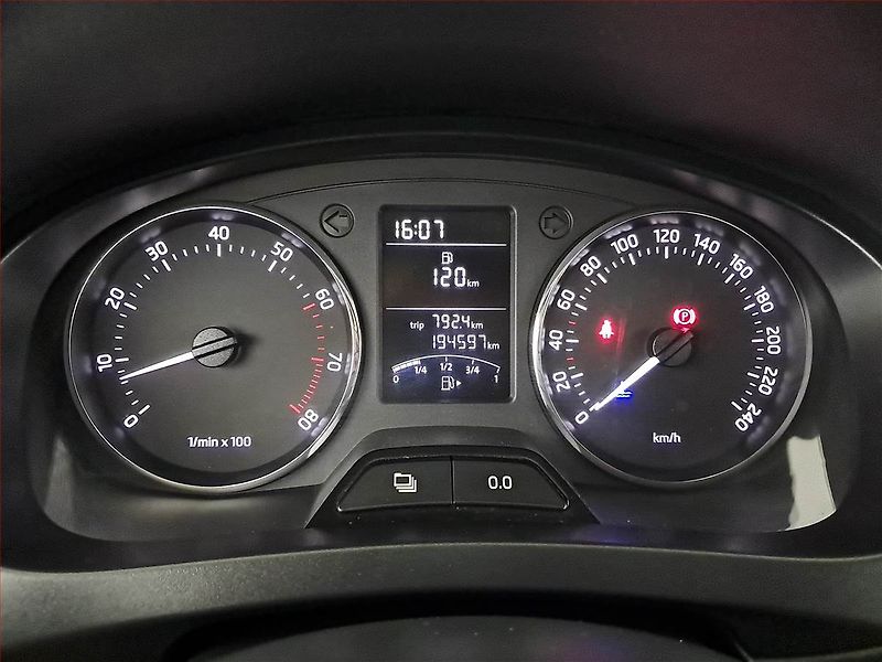 Škoda Rapid (2013) 1.2 TSI, Park. senzory - fotka 11 z 18