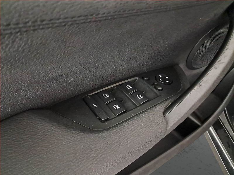 BMW X1 (2012) sDrive20i, Automat, Tempomat - fotka 15 z 16