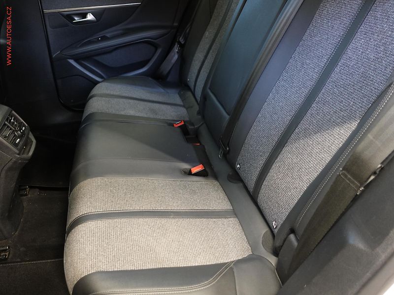 Peugeot 3008 (2019) 1.2PT, Allure, AT, navi - fotka 10 z 22