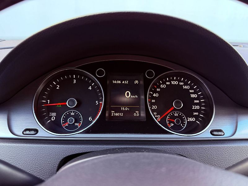 Volkswagen Passat 2.0 TDi Highline, Pano, Dynaud - fotka 21 z 32