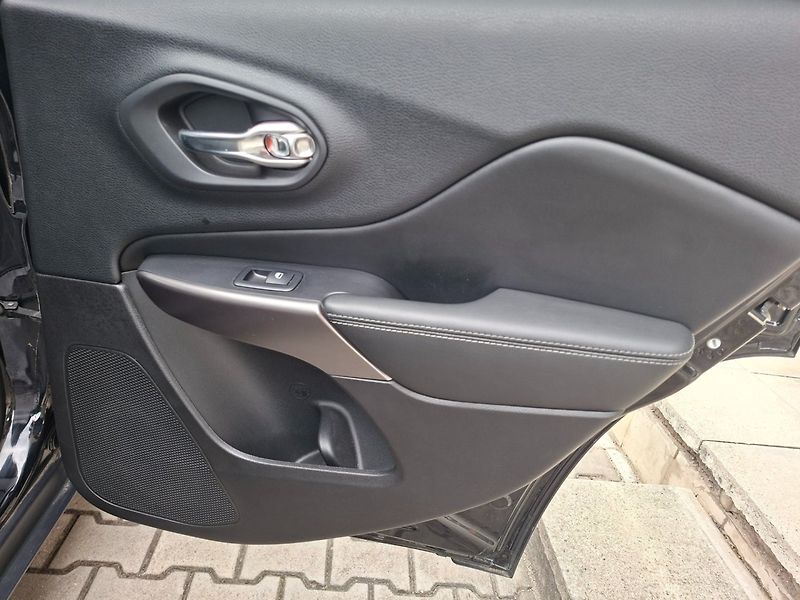Jeep Cherokee (2019) 2.2M-JET 143kW 4X4 LIMITED - fotka 32 z 46