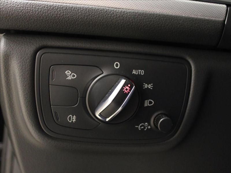 Audi A6 3,0 TDI 160KW S-Line top stav - fotka 17 z 32