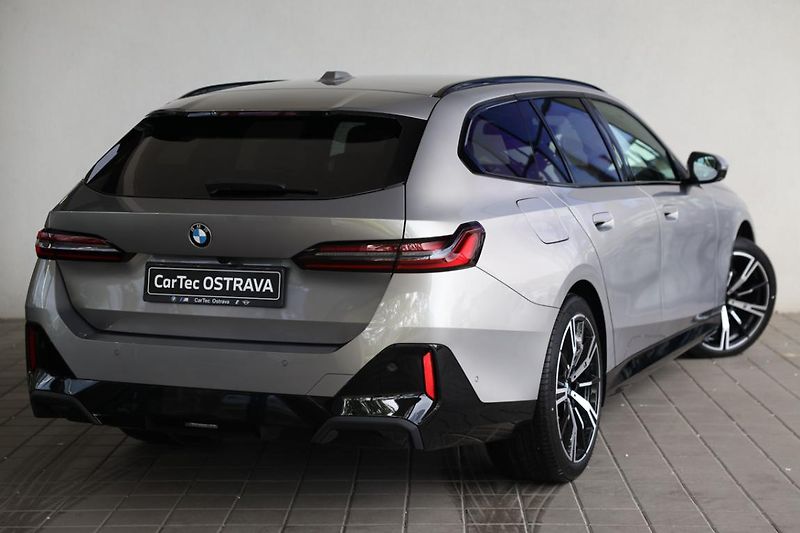 BMW Řada 5 540d xDrive Touring - fotka 3 z 18