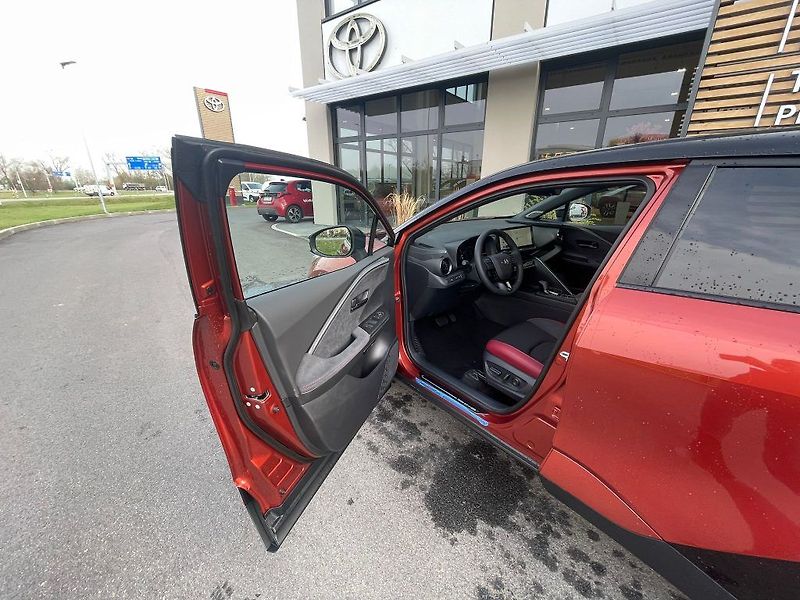 Toyota C-HR 2.0 Hybrid automat Tokio Editi - fotka 17 z 33