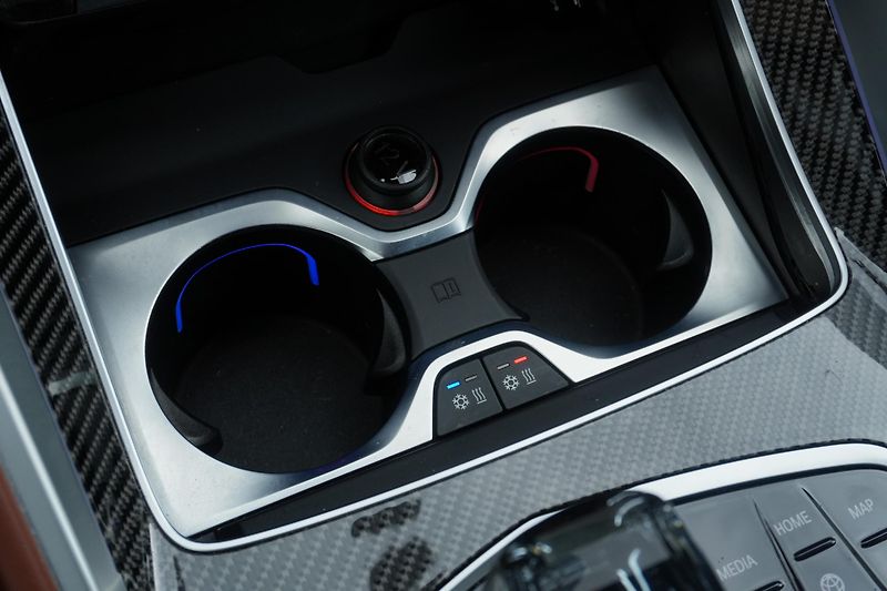BMW X6 40i xDrive, ČR, Masáž, Webasto - fotka 23 z 44