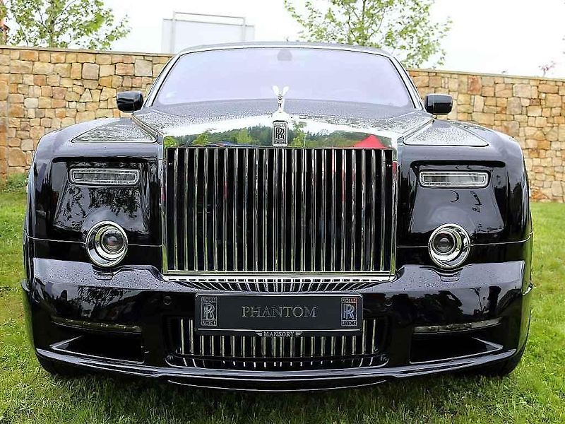 Sraz luxusních vozů Rolls-Royce a Bentley.