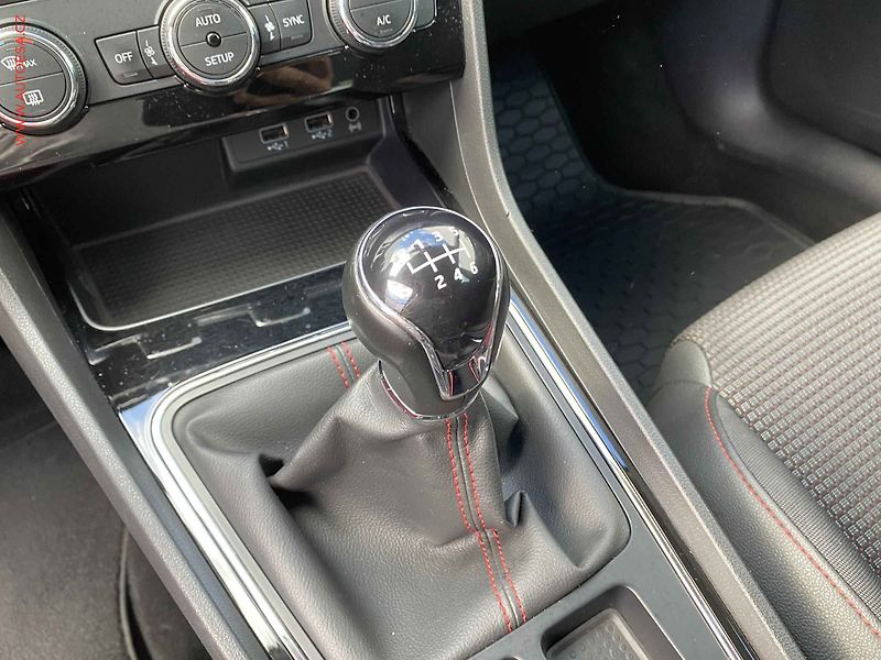 Seat Leon (2019) 1.5 TSi, 1.maj,ČR, LED, AC - fotka 16 z 18