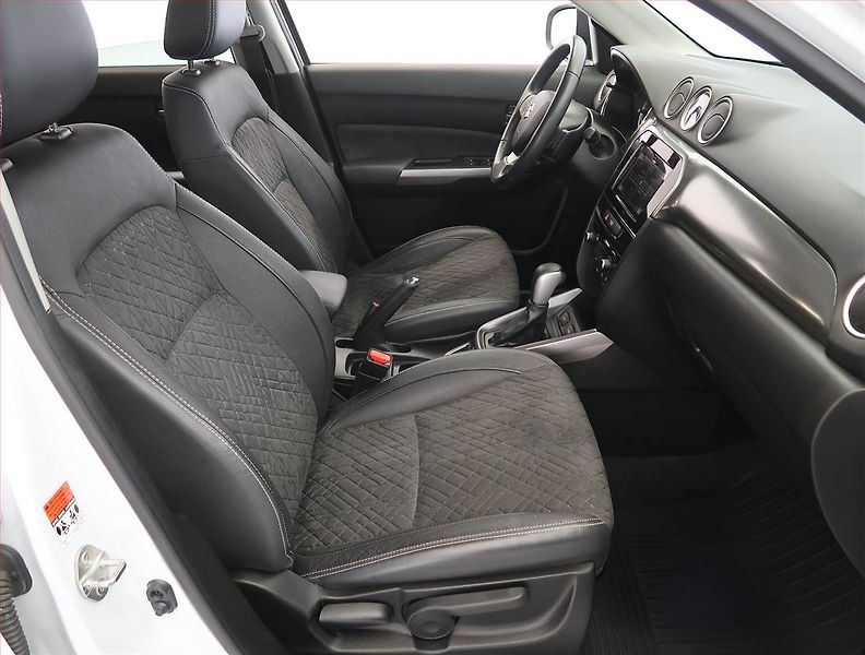 Suzuki Vitara (2021) 1.4 BoosterJet, digi klima - fotka 9 z 22