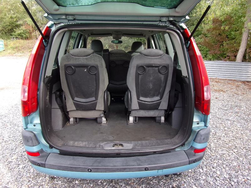 Citroën C8 (2003) 2.2HDi 94kW 278000KM 7MÍST - fotka 20 z 24