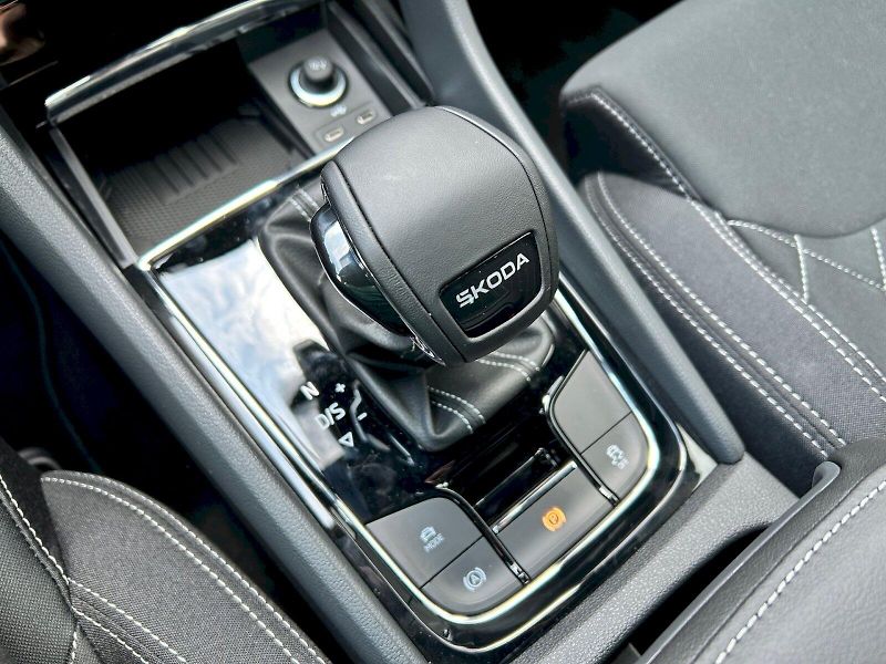 Škoda Karoq (2025) Sportline 2.0 TDI 110 kW DSG - fotka 28 z 35