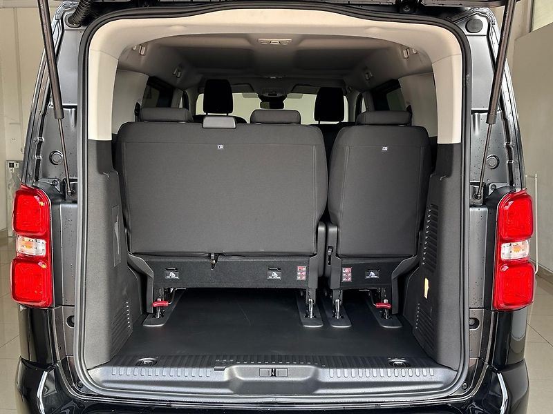 Peugeot Traveller (2025) ActiveStandard 2.0 180K 8 míst - fotka 9 z 45