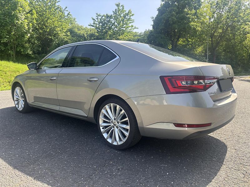 Škoda Superb (2016) 2.0 TSI 162kw Style NAV - fotka 7 z 31