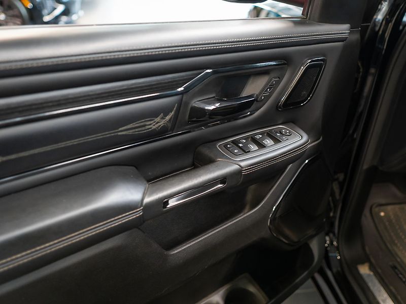 Dodge RAM (2024) 5.7 Limited Night Edition - fotka 18 z 47