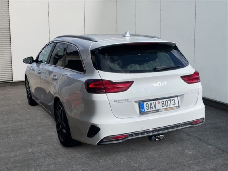 Kia Ceed 1,5 T-GDI 118 Top AT - fotka 4 z 11