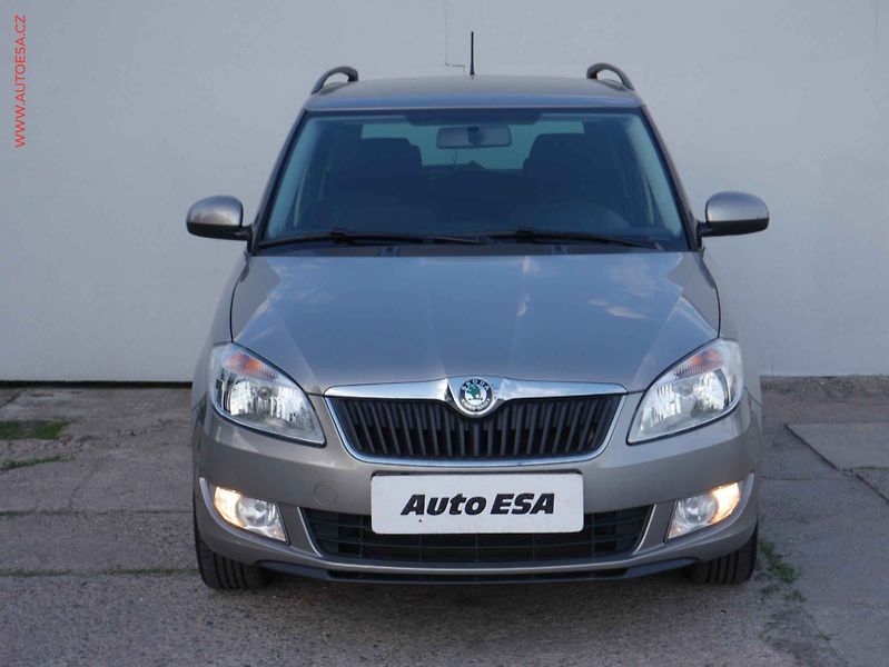 Škoda Fabia (2011) 1.2 TSI, 1.maj,ČR, AC, tažné - fotka 2 z 15