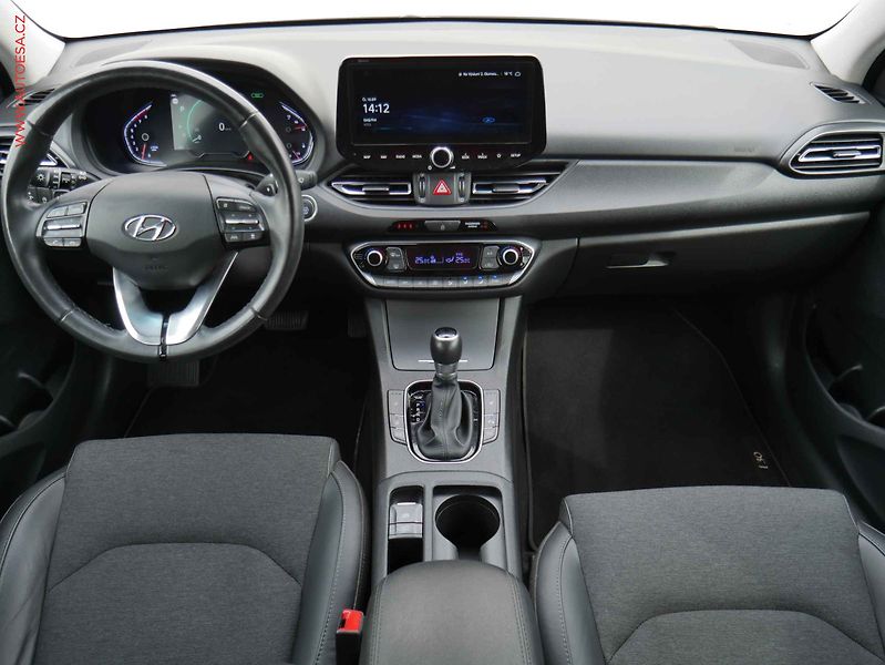Hyundai i30 (2022) 1.5 T-GDi FastBack, 1.maj,ČR - fotka 8 z 21