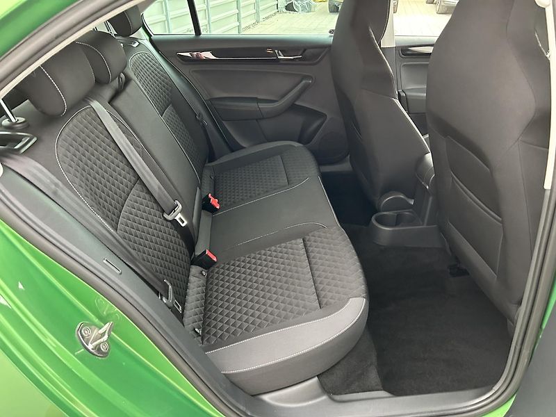 Škoda Rapid 1.0 TSI Style Plus - fotka 23 z 27