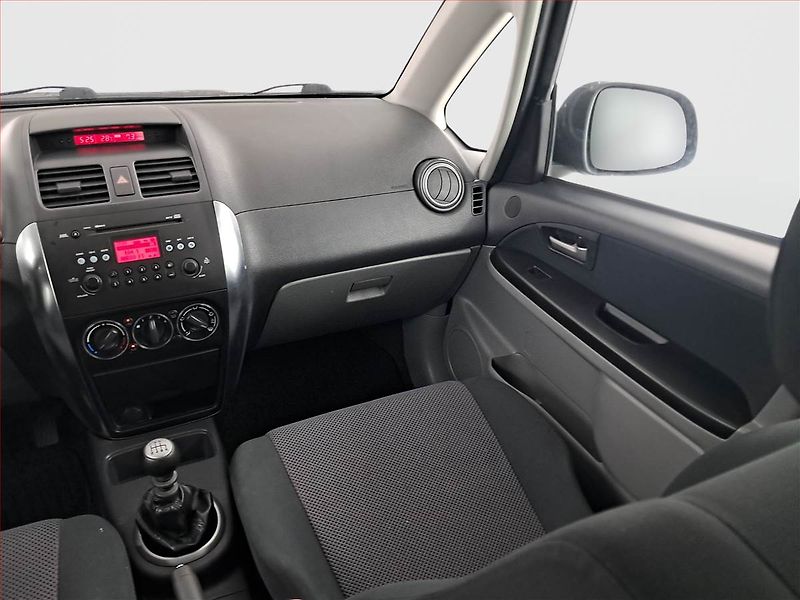 Suzuki SX4 (2007) 1.9 DDiS, Tažné, servisované - fotka 8 z 22