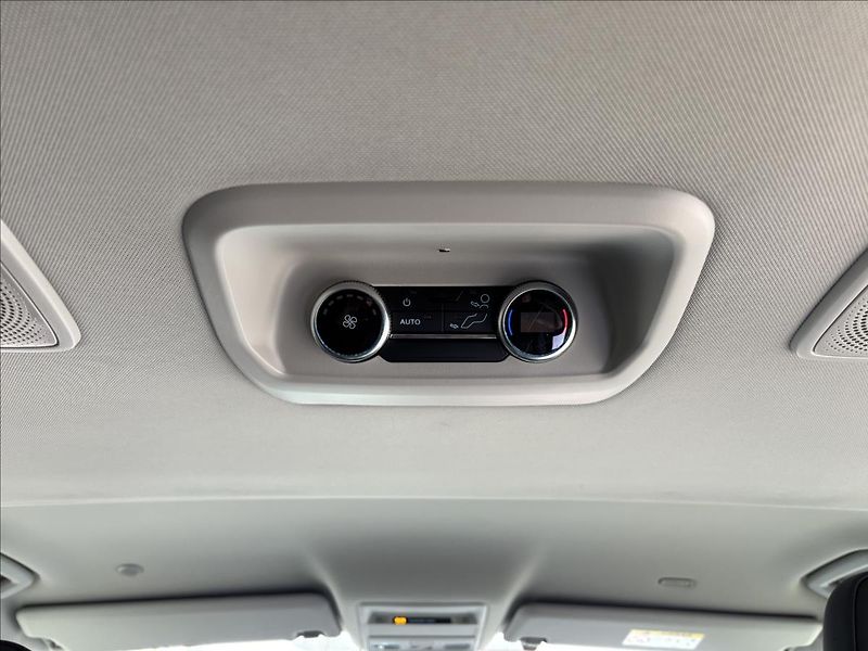 Ford Tourneo Custom 2,0 EcoBlue 125kW L2 Titanium - fotka 21 z 47