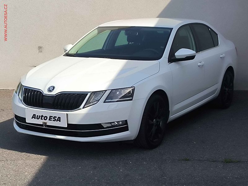 Škoda Octavia (2018) 1.4 TSI, 2.maj,ČR, LED - fotka 3 z 21