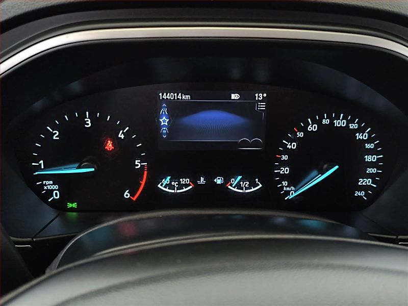 Ford Focus (2020) 1.5 EcoBlue, Navi, Tempomat - fotka 11 z 19