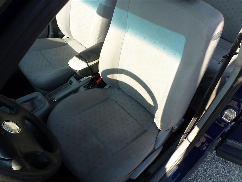 Volkswagen Passat 1,6 Bez dokladů !!! na ND - fotka 14 z 47
