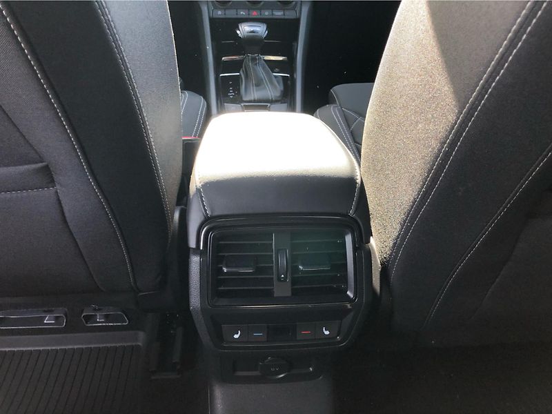 Škoda Karoq Sportline 1.5 TSI DSG - fotka 24 z 30