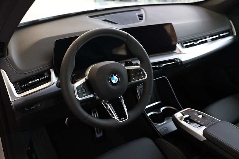 BMW X1 xDrive23i - fotka 2 z 16