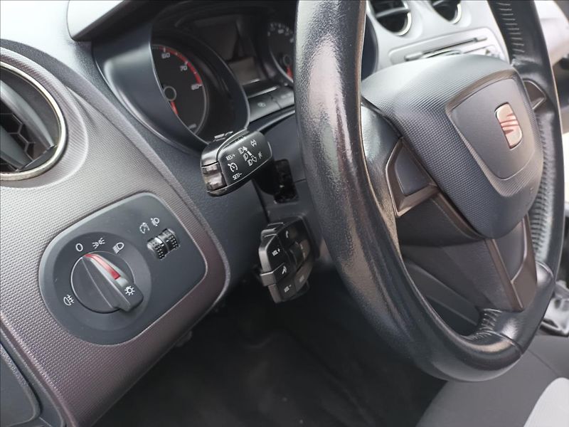Seat Ibiza 1,4 16V,63KW,SERVISKA,SERVIS, - fotka 17 z 34