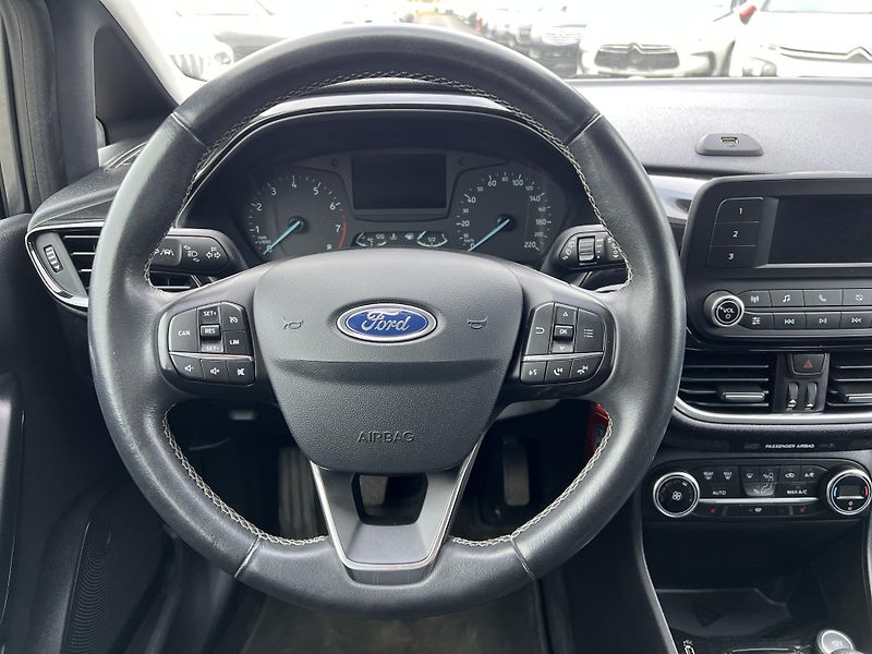 Ford Fiesta 1.0i KLIMA TEMPOMAT PŮVOD ČR - fotka 15 z 42