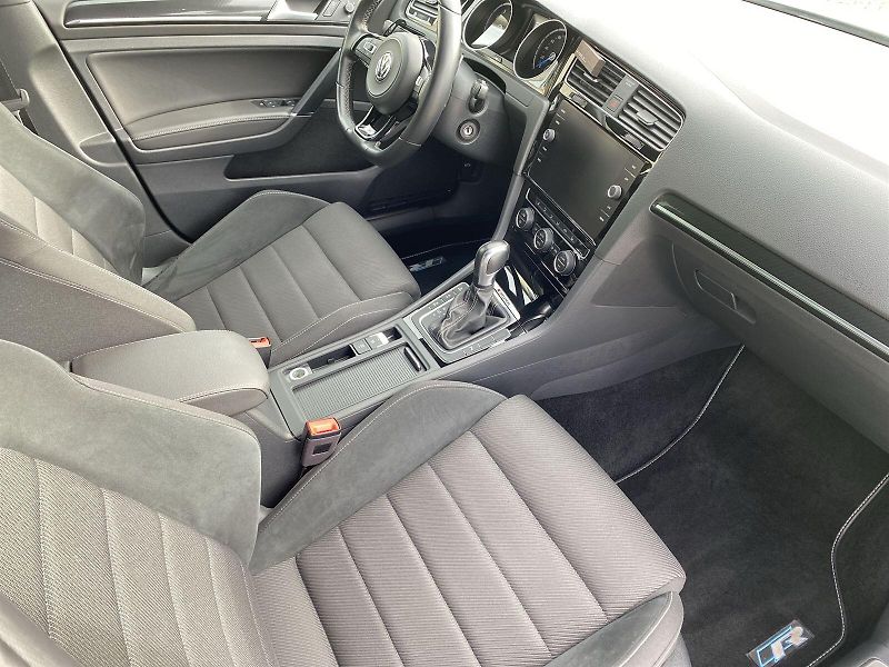 Volkswagen Golf (2019) 2.0 TSI DSG 4Motion R-Line - fotka 8 z 34