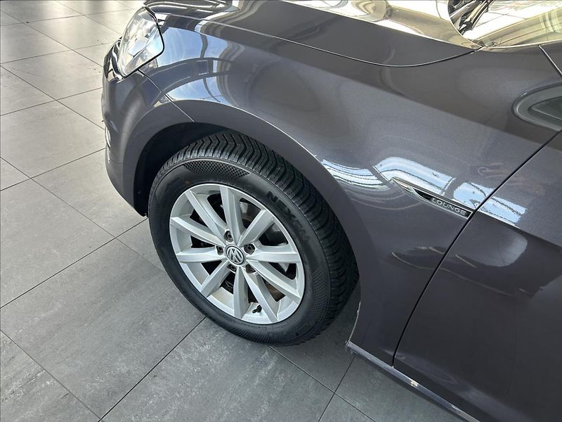 Volkswagen Golf 1,2   TSI,LOUNGE,SERVISKA,2.MA - fotka 27 z 28