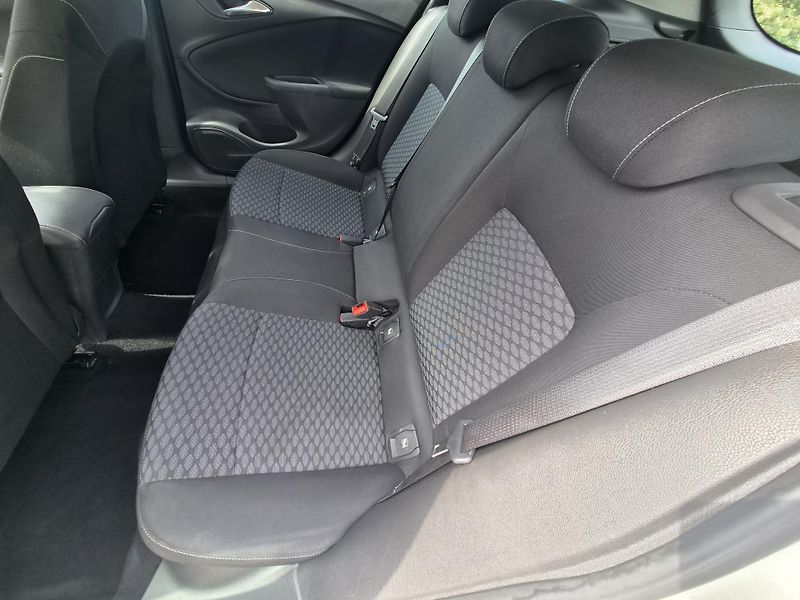 Opel Astra 1,6 CDTI - fotka 7 z 10