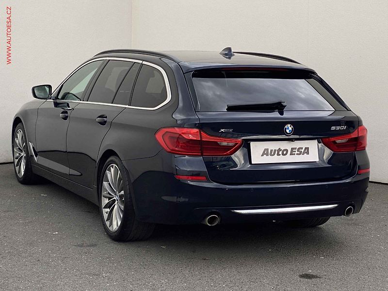 BMW Řada 5 (2018) 2.0 530i xDrive, LuxuryLine - fotka 6 z 21