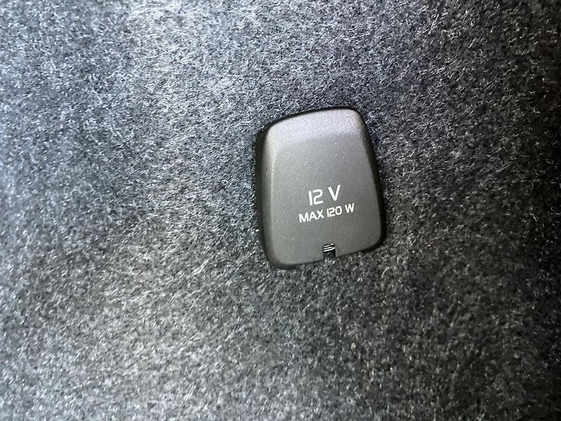 Volvo XC40 B4 Momentum Advance AT8 - fotka 11 z 41