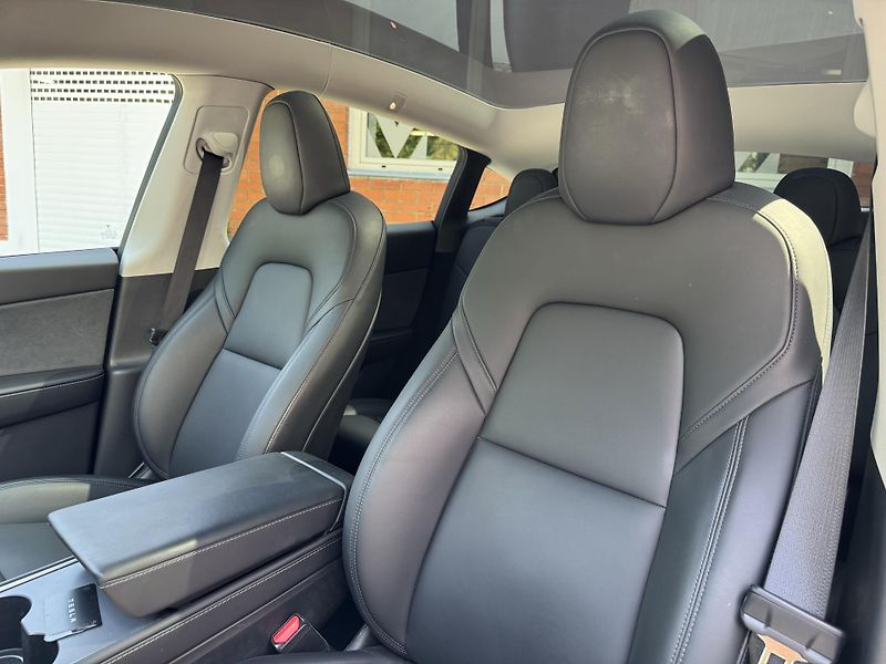 Tesla Model Y LONG RANGE 378KW-4x4-PANO-75KW - fotka 11 z 36