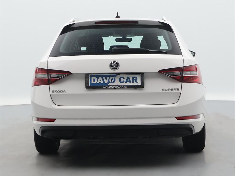 Škoda Superb 1,6 TDI Style 1.maj servis kn. - fotka 6 z 29