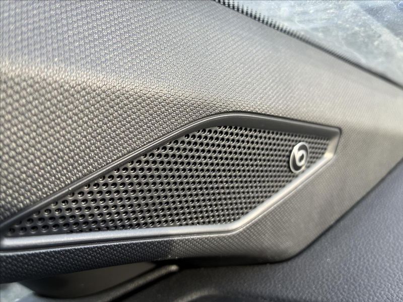 Volkswagen Polo 2,0 GTI VIRTUÁL KEYLESS - fotka 21 z 32