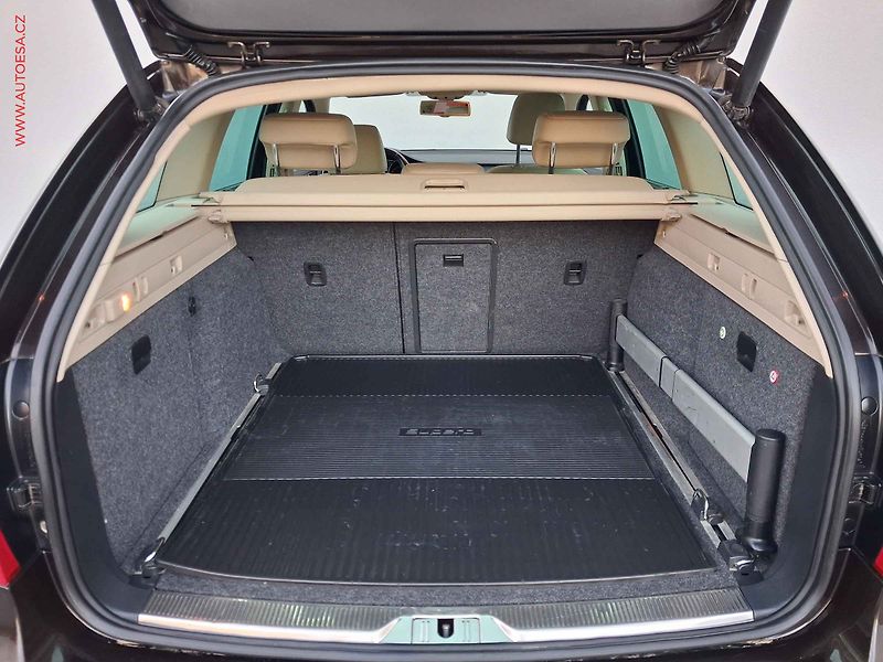 Škoda Superb (2012) 2.0TDi, DSG, bixenon - fotka 7 z 22