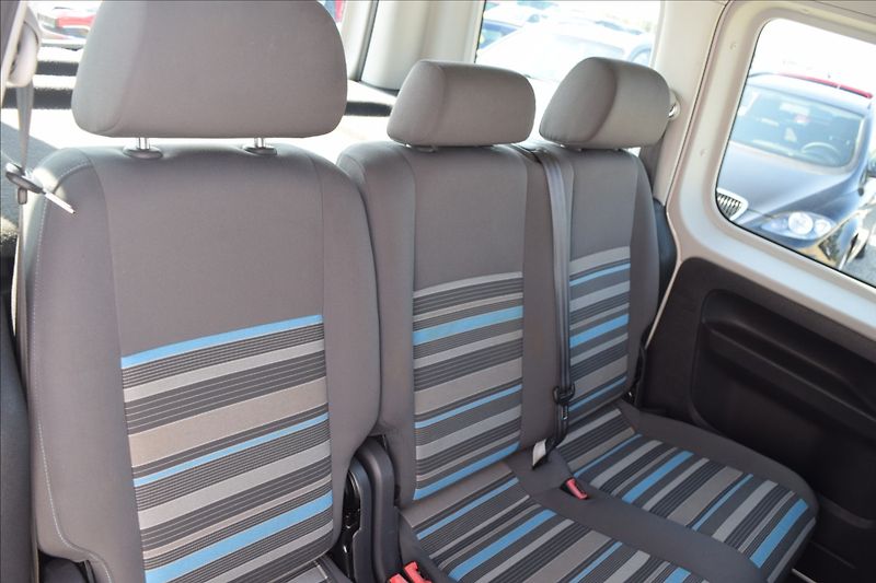 Volkswagen Caddy 1,6 TDI 75KW BEZ KOROZE - fotka 21 z 48